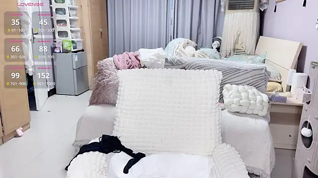 Snapshot of Y2Luvk chatting on October 27, 2025, 11:05 pm Y2Luvk online show from October 27, 2025, 11:05 pm