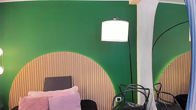 halleylorens online show from February 12, 2026, 5:07 am