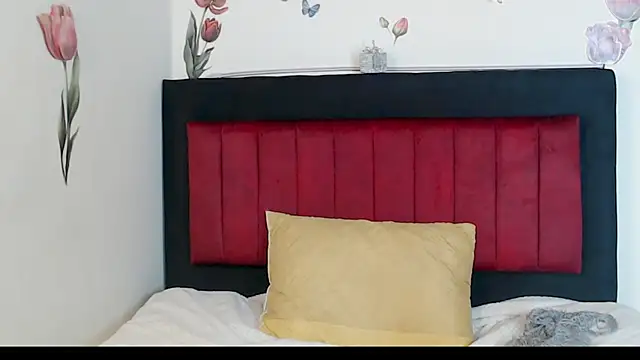 angelyxs online show from December 3, 2025, 8:30 pm