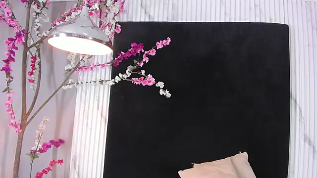 MONIK FOX CR online show from November 26, 2025, 7:47 pm