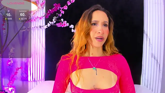 MONIK FOX CR online show from November 23, 2025, 7:46 pm