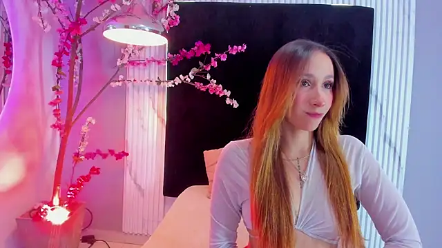 Snapshot of MONIK_FOX_CR chatting on October 21, 2025, 7:35 pm MONIK FOX CR online show from October 21, 2025, 7:35 pm