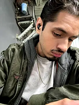 mrredcorn online show from November 24, 2025, 1:33 pm