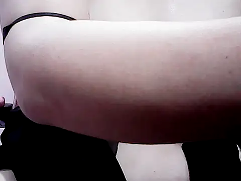 Snapshot of MistressGwennxx chatting on June 11, 2026, 2:53 am MistressGwennxx online show from June 11, 2026, 2:53 am