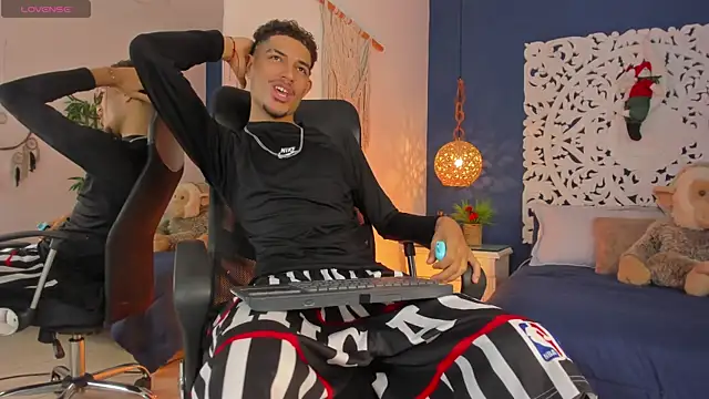 Adonis WB online show from November 21, 2025, 1:59 am