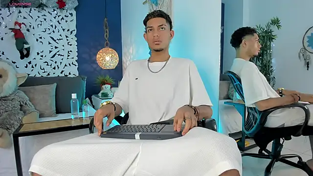 Adonis WB online show from December 18, 2025, 8:23 pm