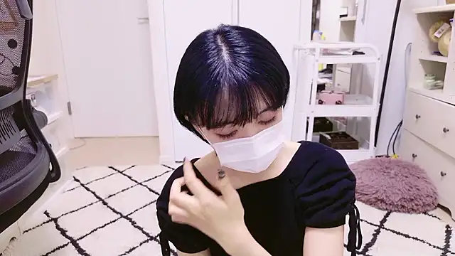 Azusa DoMybest online show from October 1, 2025, 4:06 am