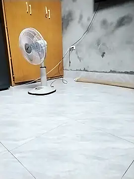 Mie rose online show from April 18, 2026, 1:30 am