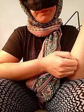 ezgi2545 online show from November 9, 2025, 11:36 am