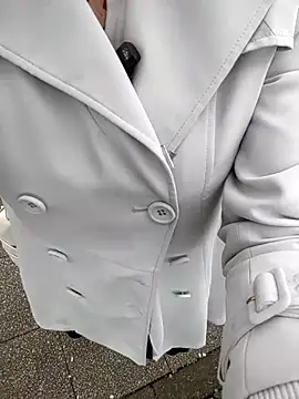 pink-mai online show from April 4, 2026, 1:01 am