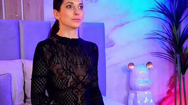 Snapshot of EllyLynn chatting on November 29, 2025, 9:59 pm EllyLynn online show from November 29, 2025, 9:59 pm