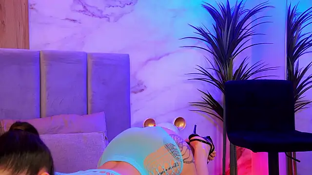 Snapshot of EllyLynn chatting on February 5, 2026, 8:26 pm EllyLynn online show from February 5, 2026, 8:26 pm