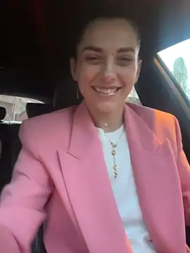 EllyLynn online show from April 19, 2026, 5:03 pm