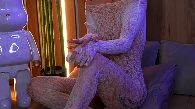 EllyLynn online show from April 18, 2026, 6:21 pm