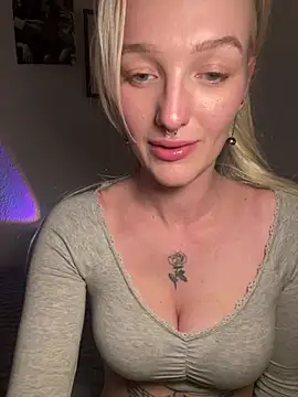 lovecassyrose online show from February 17, 2026, 7:44 pm