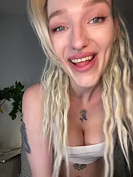 Snapshot of lovecassyrose chatting on May 28, 2026, 5:04 am lovecassyrose online show from May 28, 2026, 5:04 am