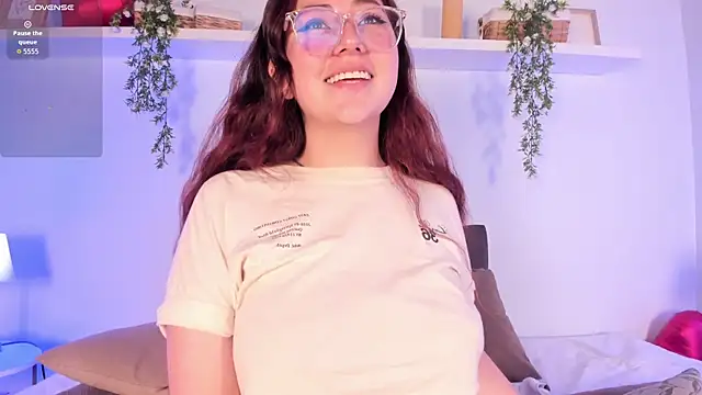 Nicolle Evanss  online show from April 7, 2026, 3:30 am