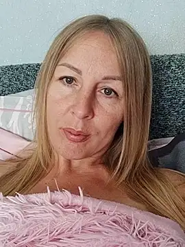 Snapshot of LunaSugarX chatting on September 18, 2025, 8:28 am LunaSugarX online show from September 18, 2025, 8:28 am