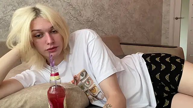 Snapshot of evelina228 chatting on October 2, 2025, 6:50 am evelina228 online show from October 2, 2025, 6:50 am