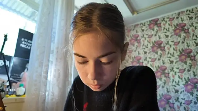 Snapshot of Witching_Moon chatting on September 16, 2025, 7:42 am Witching Moon online show from September 16, 2025, 7:42 am