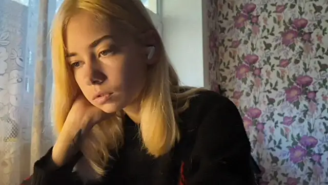 Snapshot of Witching_Moon chatting on September 27, 2025, 7:58 am Witching Moon online show from September 27, 2025, 7:58 am