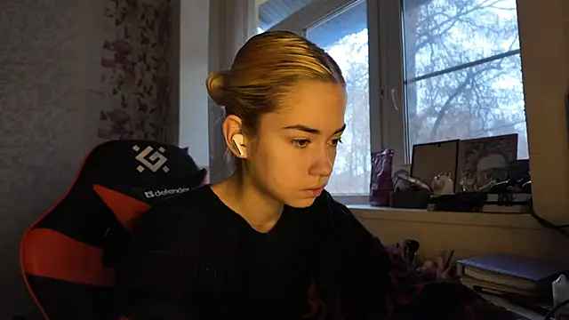 Snapshot of Witching_Moon chatting on November 26, 2025, 8:25 am Witching Moon online show from November 26, 2025, 8:25 am