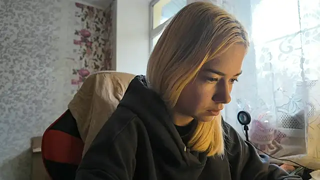 Snapshot of Witching_Moon chatting on October 16, 2025, 7:27 am Witching Moon online show from October 16, 2025, 7:27 am