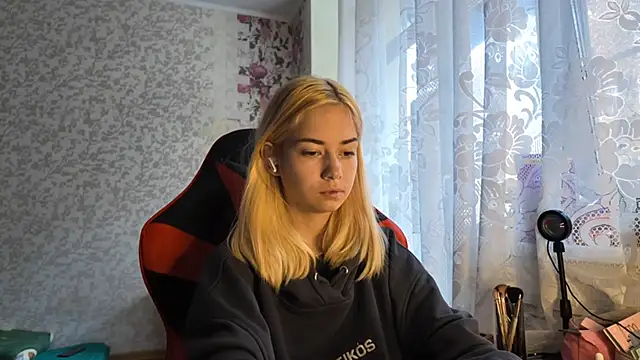 Snapshot of Witching_Moon chatting on October 8, 2025, 7:32 am Witching Moon online show from October 8, 2025, 7:32 am