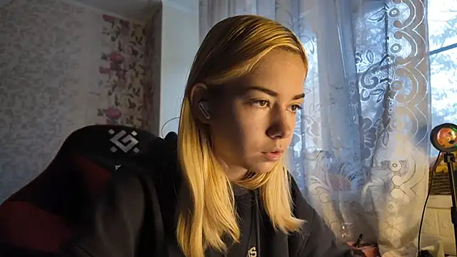 Snapshot of Witching_Moon chatting on October 28, 2025, 7:40 am Witching Moon online show from October 28, 2025, 7:40 am