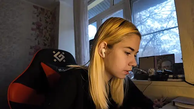 Snapshot of Witching_Moon chatting on November 21, 2025, 7:40 am Witching Moon online show from November 21, 2025, 7:40 am