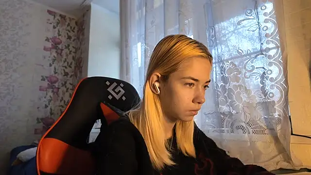 Snapshot of Witching_Moon chatting on November 17, 2025, 7:56 am Witching Moon online show from November 17, 2025, 7:56 am