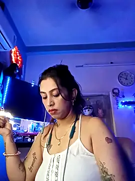 Snapshot of Love_Beauty01 chatting on February 27, 2026, 6:52 pm Love Beauty01 online show from February 27, 2026, 6:52 pm