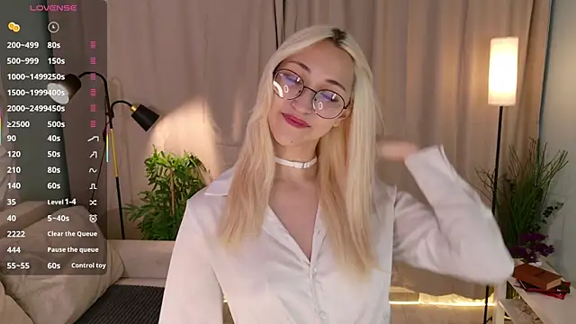 Snapshot of Marry_sharp chatting on October 24, 2025, 9:14 pm Marry sharp online show from October 24, 2025, 9:14 pm