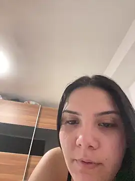 Snapshot of Selena_y chatting on February 12, 2026, 9:14 pm Selena y online show from February 12, 2026, 9:14 pm