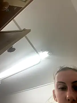 Snapshot of MilaRenee chatting on October 9, 2025, 8:53 pm MilaRenee online show from October 9, 2025, 8:53 pm