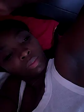 Snapshot of EmilyKisx chatting on November 11, 2025, 1:06 pm EmilyKisx online show from November 11, 2025, 1:06 pm