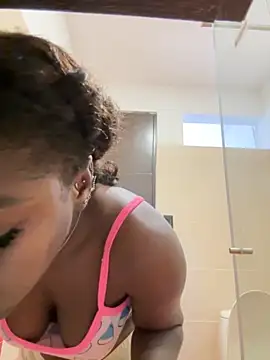 Snapshot of EmilyKisx chatting on October 24, 2025, 12:37 pm EmilyKisx online show from October 24, 2025, 12:37 pm