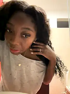 Snapshot of EmilyKisx chatting on December 3, 2025, 10:14 am EmilyKisx online show from December 3, 2025, 10:14 am