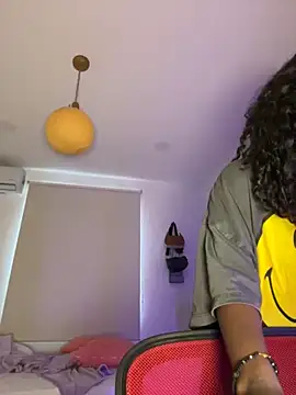 Snapshot of EmilyKisx chatting on September 23, 2025, 1:40 pm EmilyKisx online show from September 23, 2025, 1:40 pm