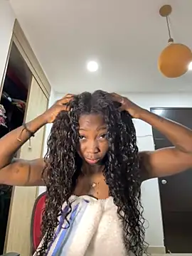 Snapshot of EmilyKisx chatting on December 5, 2025, 10:25 am EmilyKisx online show from December 5, 2025, 10:25 am