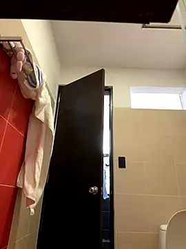 Snapshot of EmilyKisx chatting on October 23, 2025, 12:26 pm EmilyKisx online show from October 23, 2025, 12:26 pm