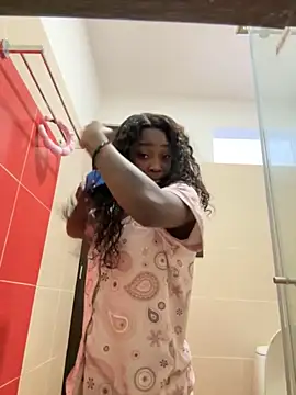 Snapshot of EmilyKisx chatting on October 9, 2025, 1:55 pm EmilyKisx online show from October 9, 2025, 1:55 pm