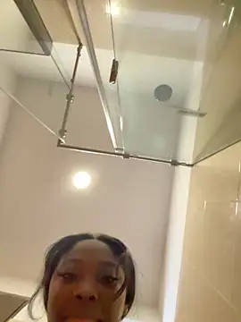 Snapshot of EmilyKisx chatting on November 5, 2025, 1:14 pm EmilyKisx online show from November 5, 2025, 1:14 pm