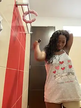 Snapshot of EmilyKisx chatting on October 6, 2025, 2:40 pm EmilyKisx online show from October 6, 2025, 2:40 pm