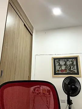 Snapshot of EmilyKisx chatting on November 7, 2025, 1:48 pm EmilyKisx online show from November 7, 2025, 1:48 pm