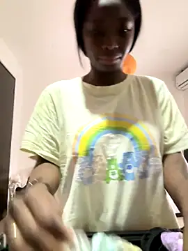 Snapshot of EmilyKisx chatting on November 6, 2025, 2:21 pm EmilyKisx online show from November 6, 2025, 2:21 pm