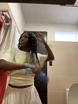 Snapshot of EmilyKisx chatting on October 14, 2025, 1:56 pm EmilyKisx online show from October 14, 2025, 1:56 pm