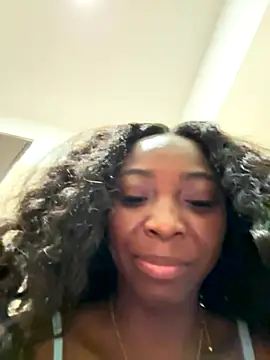 Snapshot of EmilyKisx chatting on November 17, 2025, 10:08 am EmilyKisx online show from November 17, 2025, 10:08 am