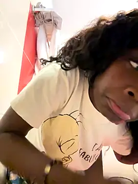 Snapshot of EmilyKisx chatting on September 24, 2025, 2:01 pm EmilyKisx online show from September 24, 2025, 2:01 pm