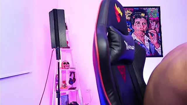 Snapshot of logan_hugh8 chatting on December 21, 2025, 6:15 am logan hugh8 online show from December 21, 2025, 6:15 am